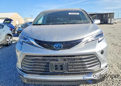2021 Toyota Sienna Limited z USA, uszkodzony, nr VIN 5TDESKFC7MS026322